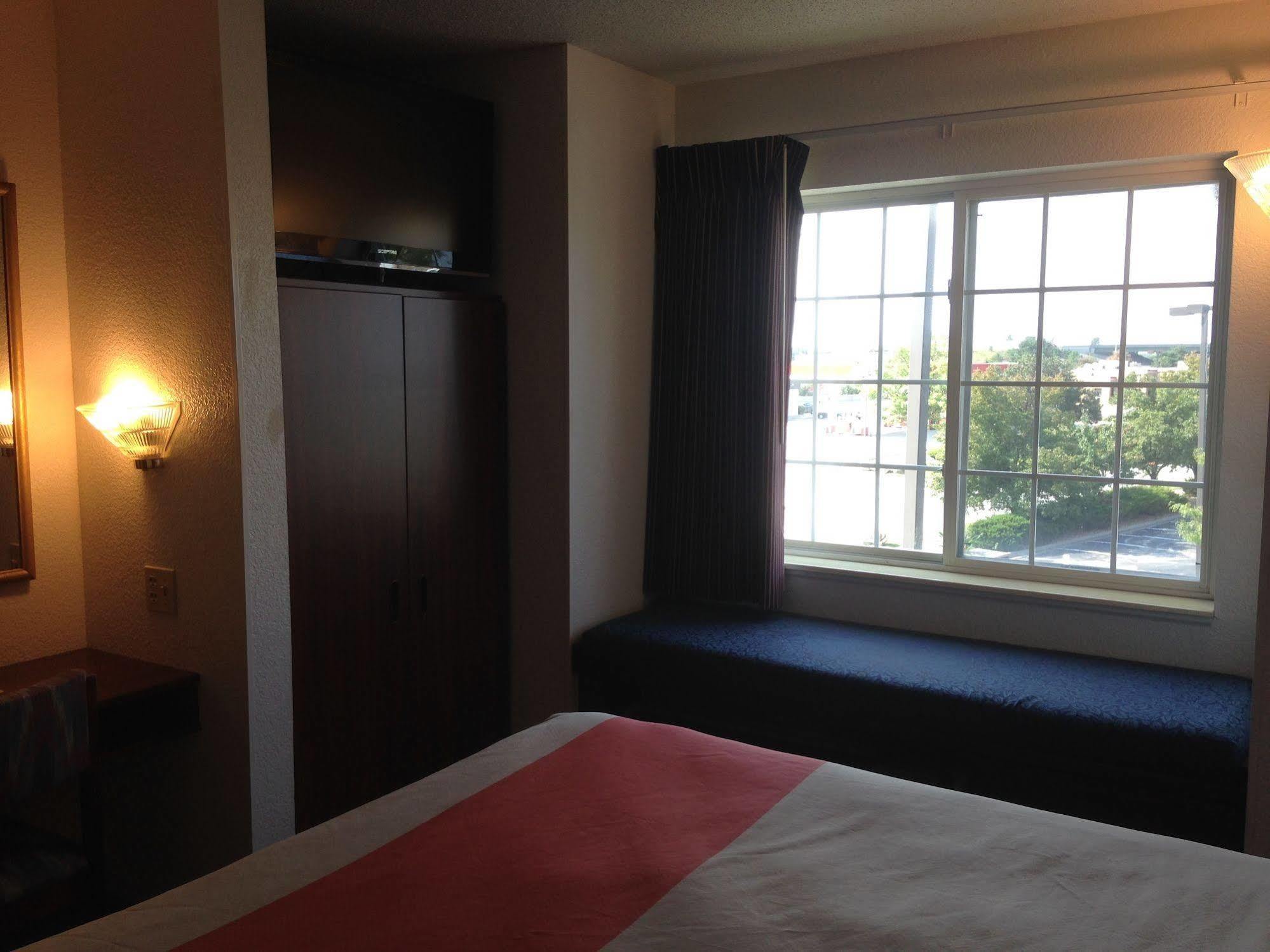 Motel 6-Olathe, Ks Bagian luar foto