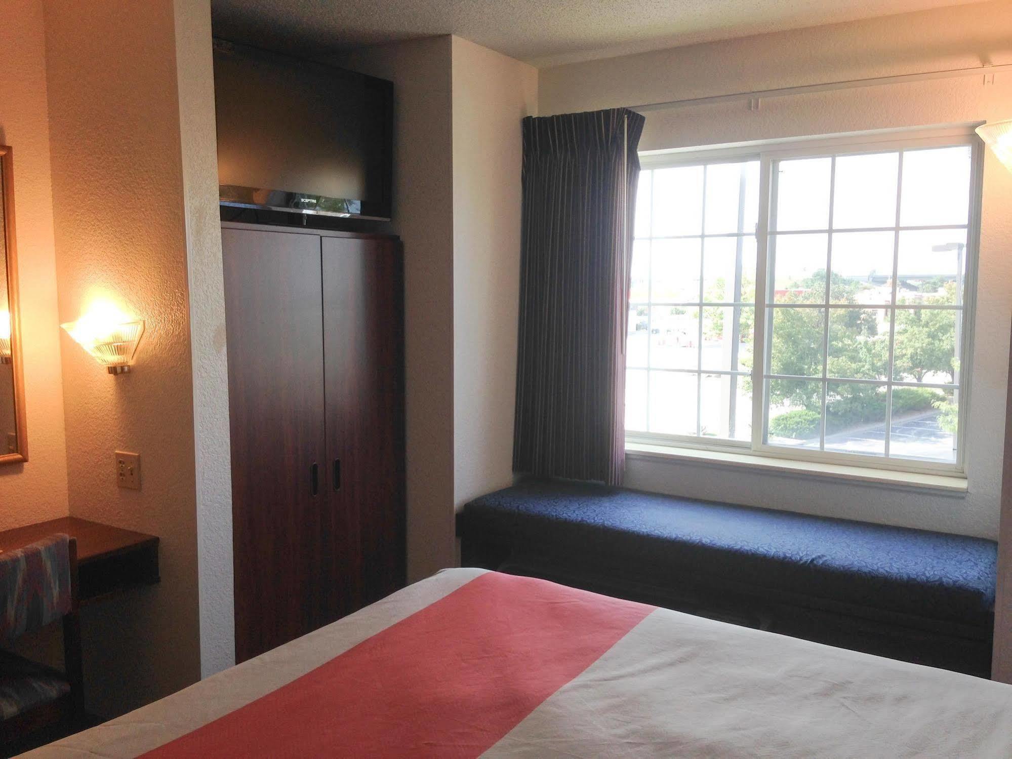 Motel 6-Olathe, Ks Bagian luar foto
